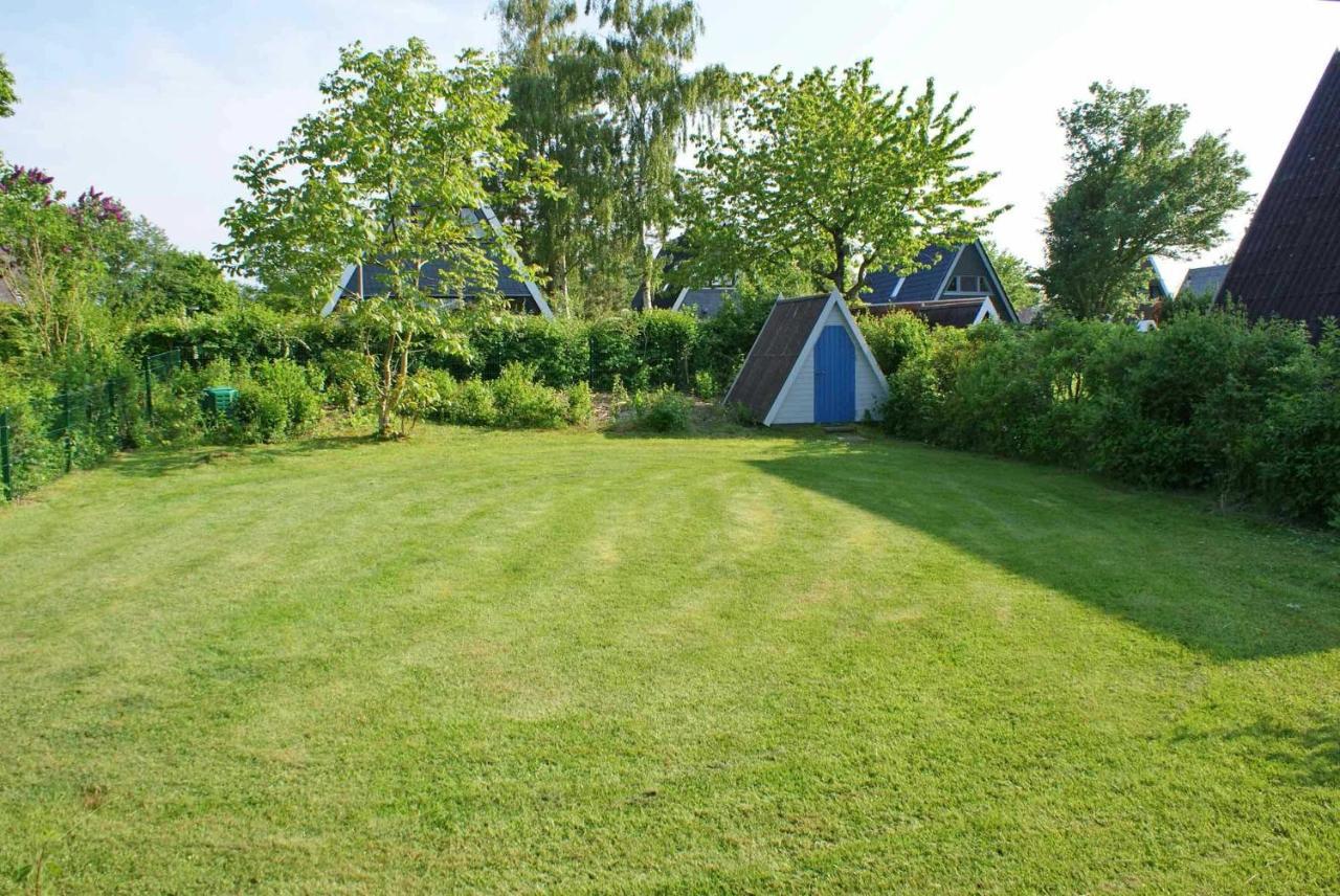 Zeltdachhaus Mit Wlan Und Zaun Villa Damp Luaran gambar